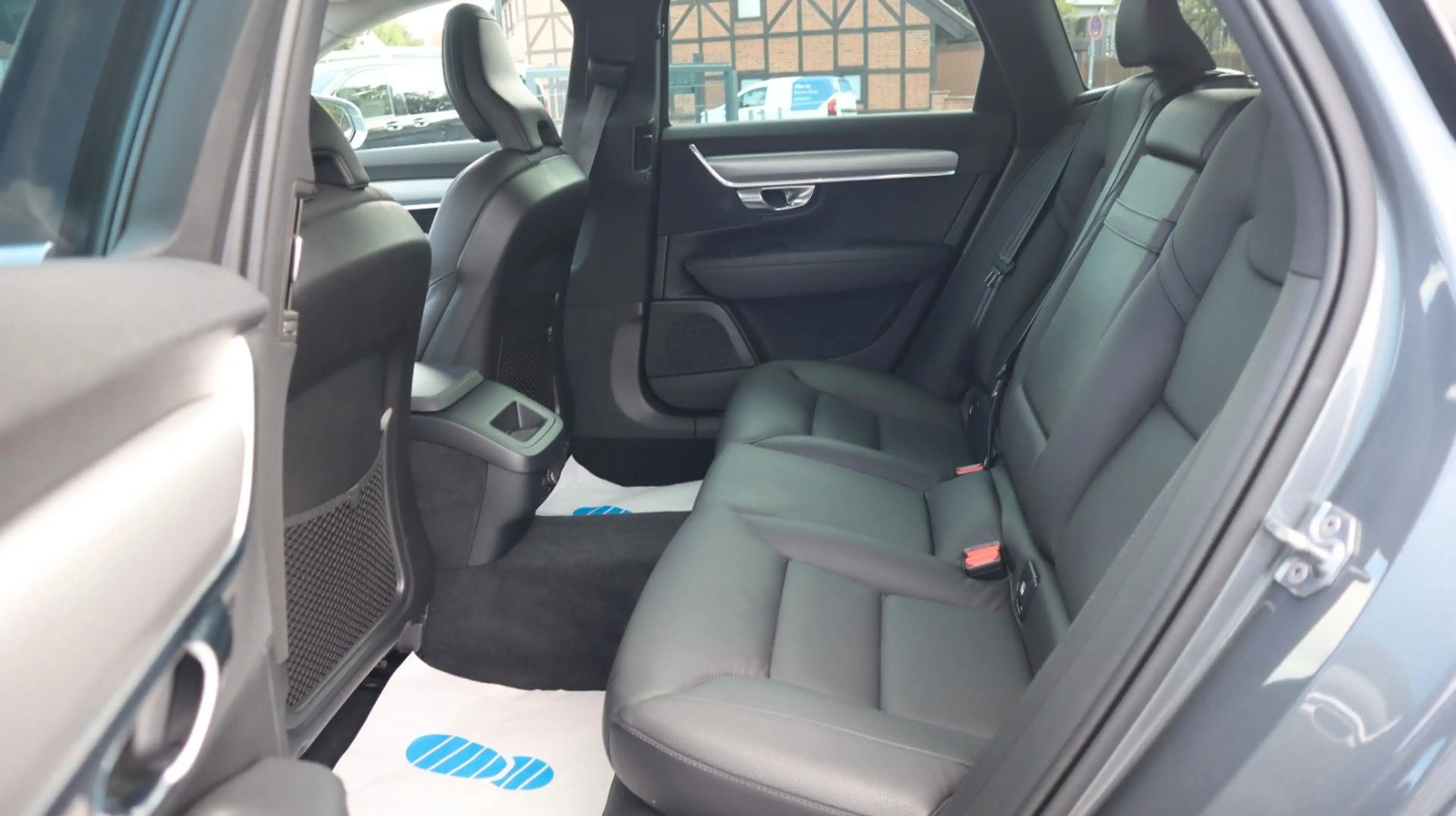 Volvo V90 Momentum CarPlay LED Memory AHK R.Cam SENSUS — photo 14