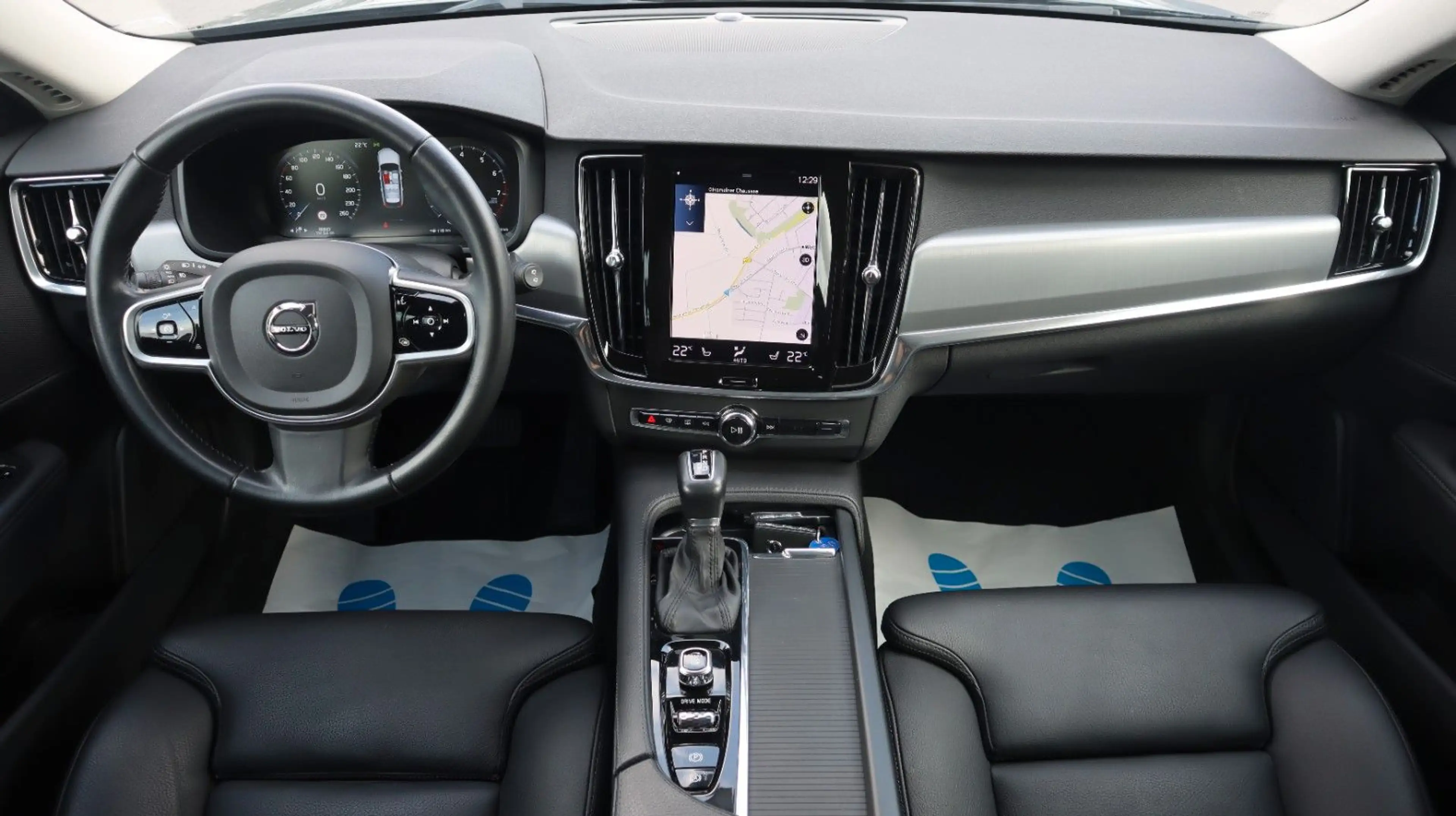 Volvo V90 Momentum CarPlay LED Memory AHK R.Cam SENSUS — photo 11