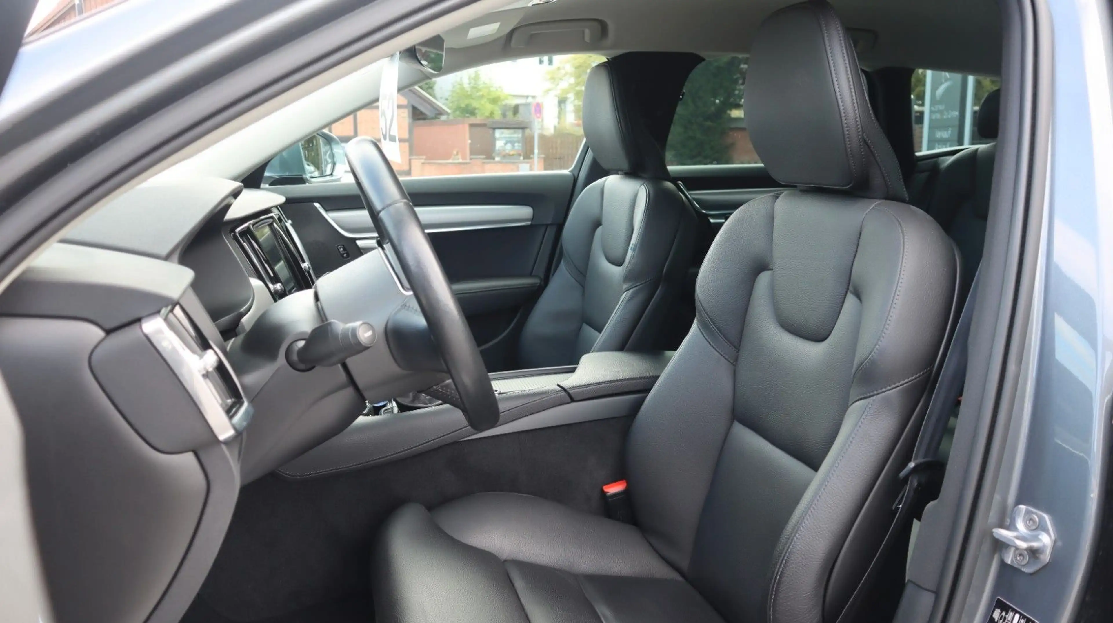 Volvo V90 Momentum CarPlay LED Memory AHK R.Cam SENSUS — photo 10