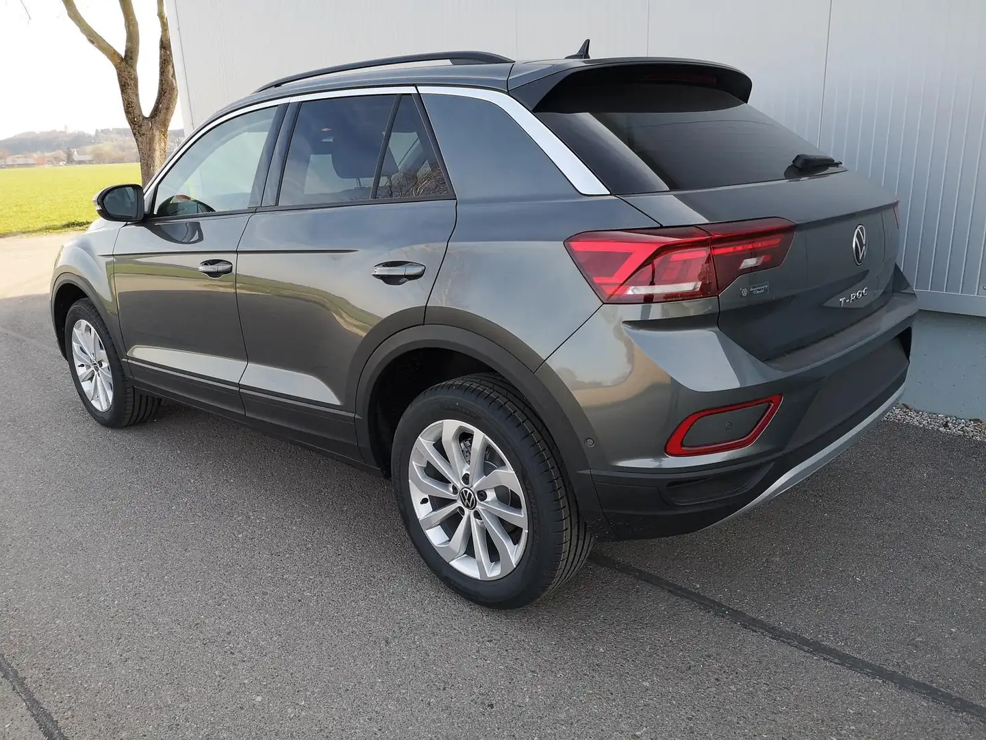 Volkswagen T-Roc LIFE 1.5 TSI DSG GV5 PDC Kamera ACC LED Sunset ... Grau - 2