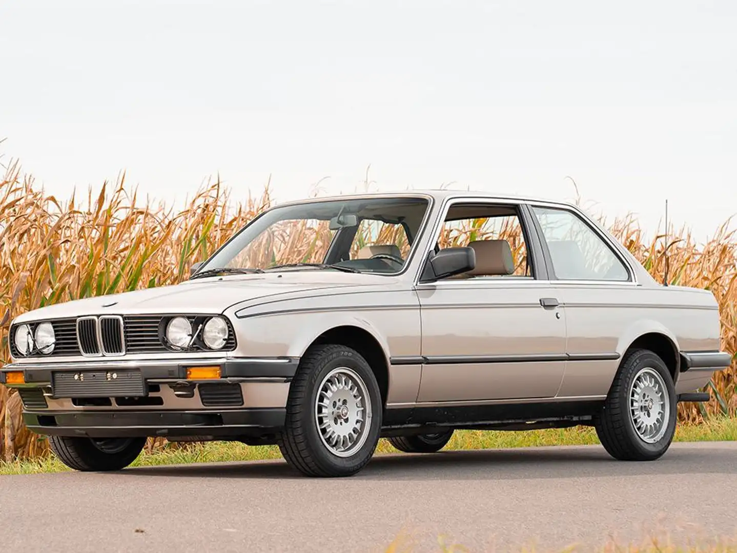 BMW 320 E30 - 21.400 km! Erstlack! Top Ausstattung! Beige - 1
