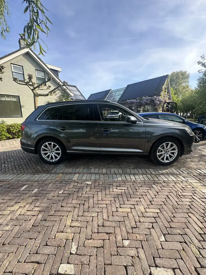 Audi Q7 3.0 TDI e-tr. q. Sp. Grijs - 2