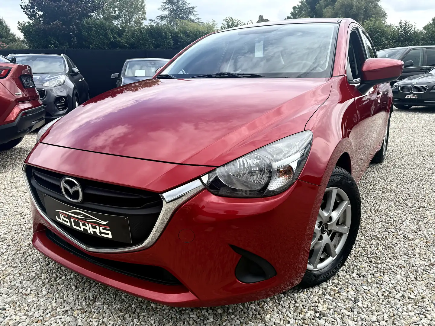 Mazda 2 1.5i Skyactiv-1er main*carnet complet*euro6*clim Rouge - 2