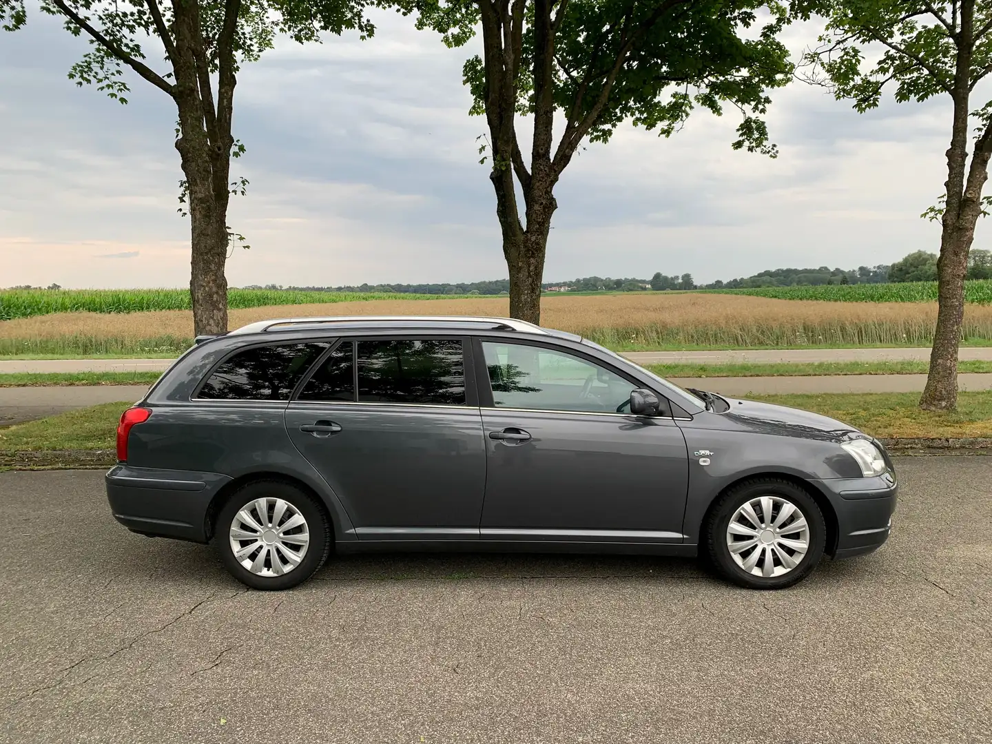 Toyota Avensis 2.2 D-CAT Executive Szary - 2