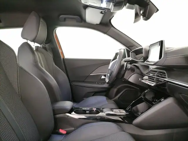 Peugeot 2008 view 6