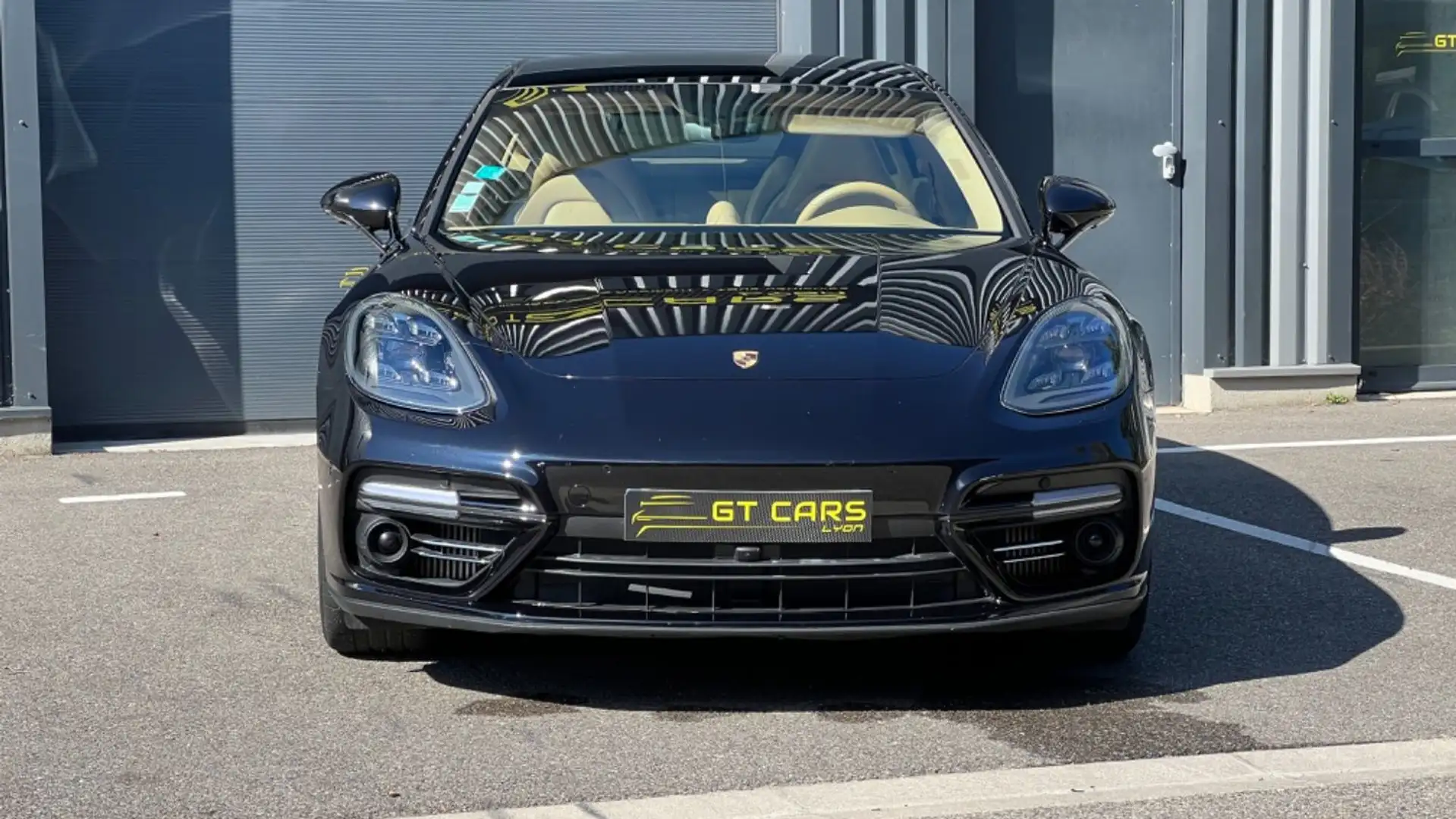 Porsche Panamera Porsche Panamera Turbo Exécutive - LOA 703 Euros P Noir - 2
