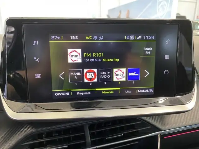 Peugeot 208 view 10