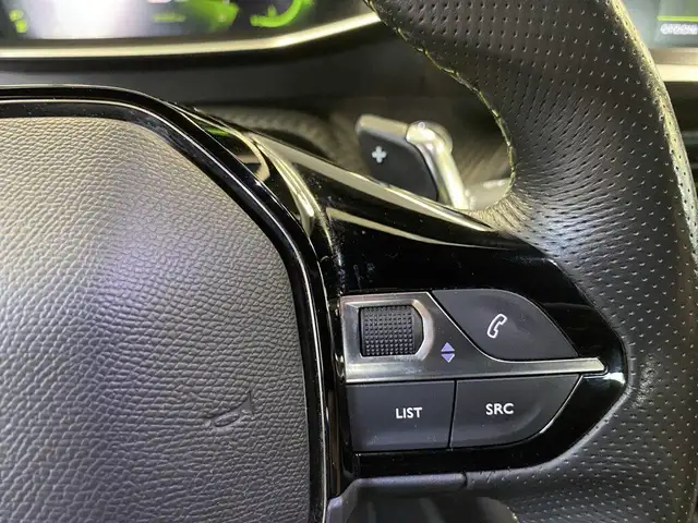 Peugeot 208 view 13