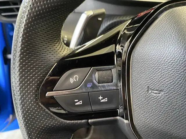 Peugeot 208 view 12