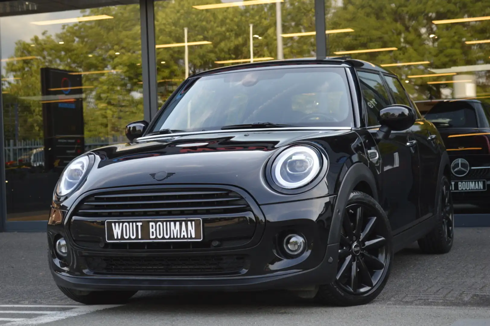 MINI Cooper 1.5 Aut. Led Panorama Leder Harman Kardon CarPlay Zwart - 1