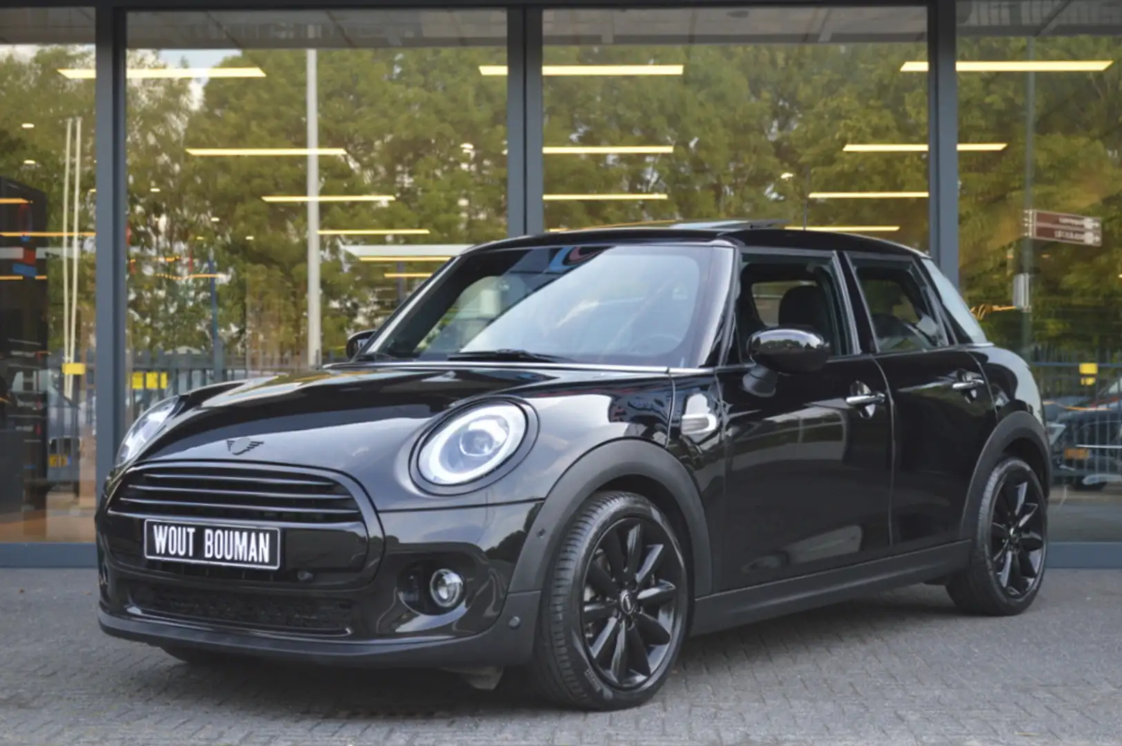 MINI Cooper 1.5 Aut. Led Panorama Leder Harman Kardon CarPlay Zwart - 2