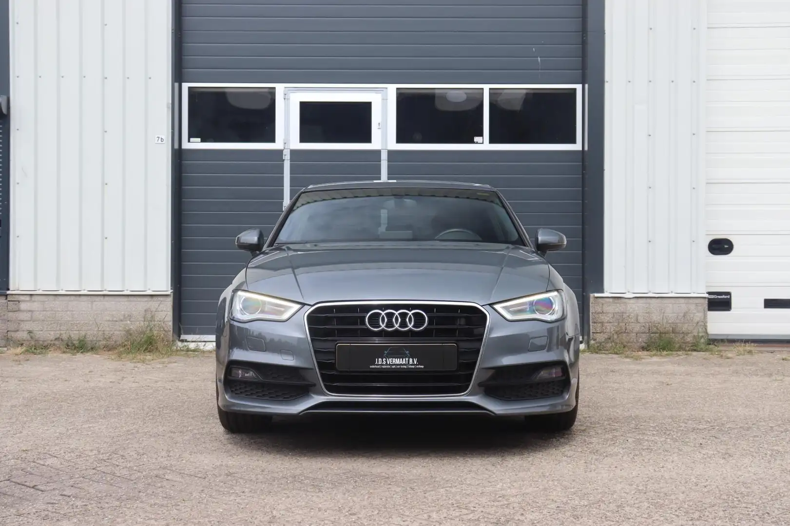 Audi A3 Limousine 1.8 TFSI Ambition Pro Line S Gris - 2