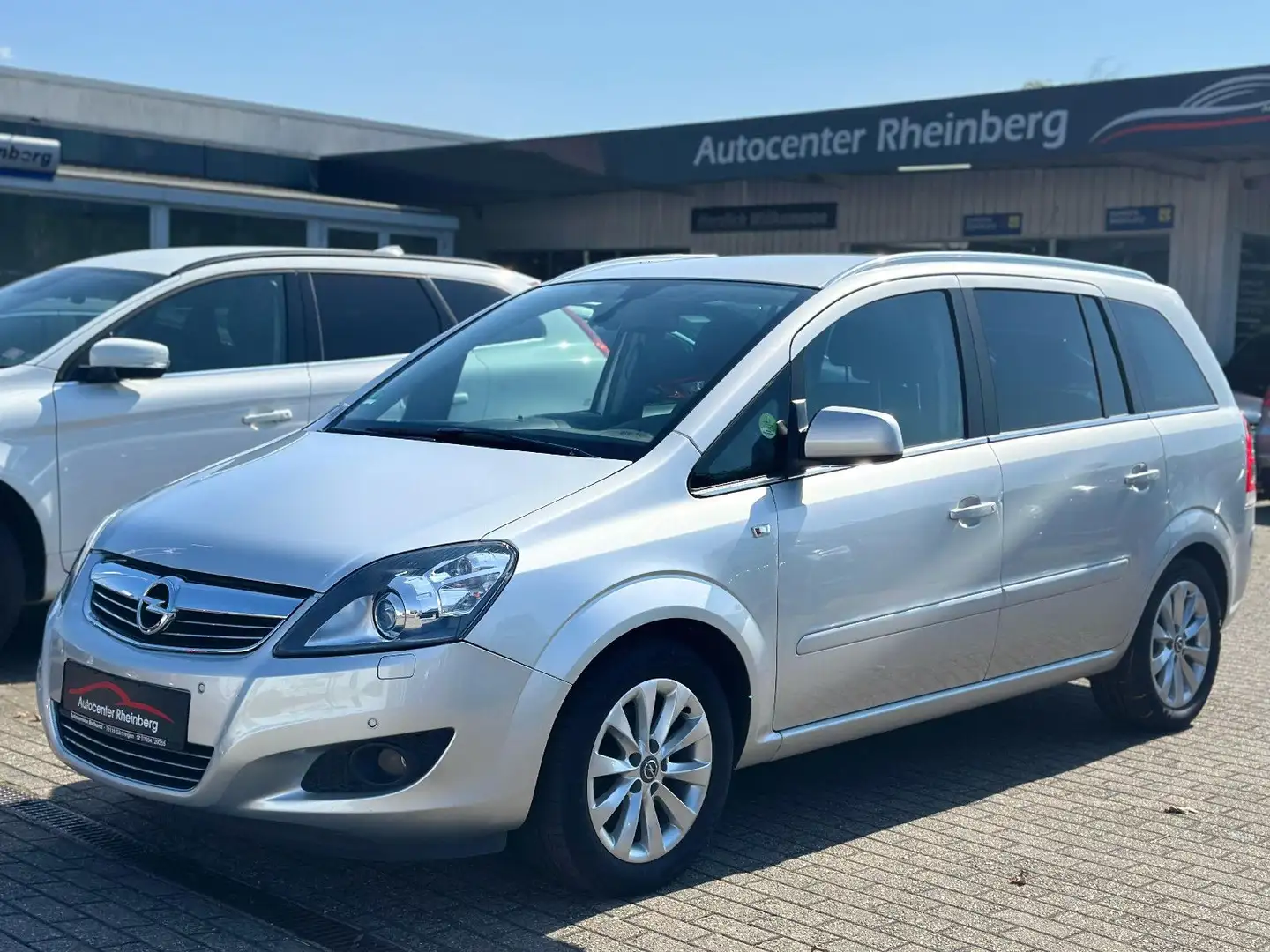 Opel Zafira B Family Plus*2.HAND*HU NEU* Argent - 1