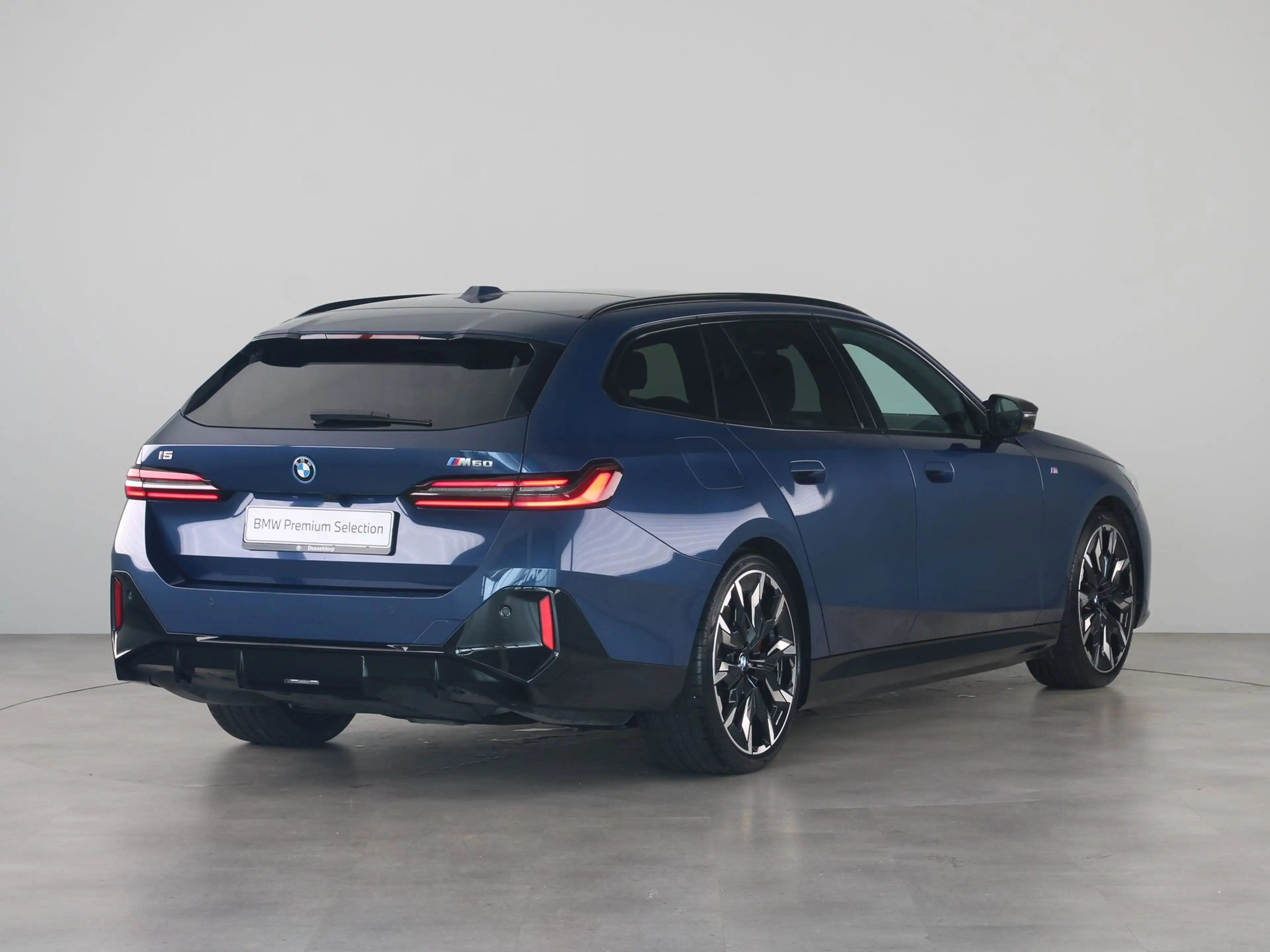 BMW i5 Touring M60 xDrive 84 kWh — photo 10