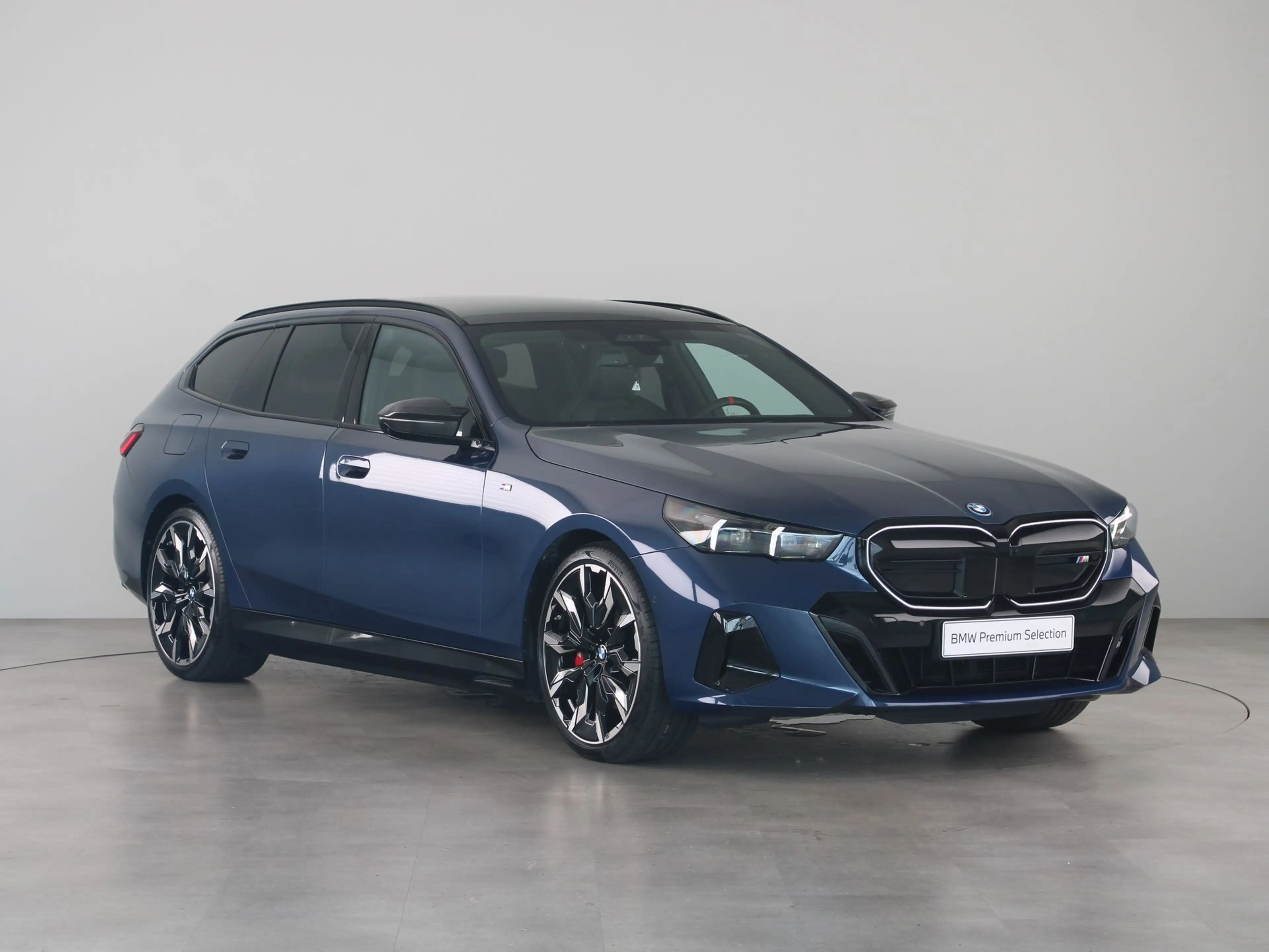 BMW i5 Touring M60 xDrive 84 kWh — photo 8