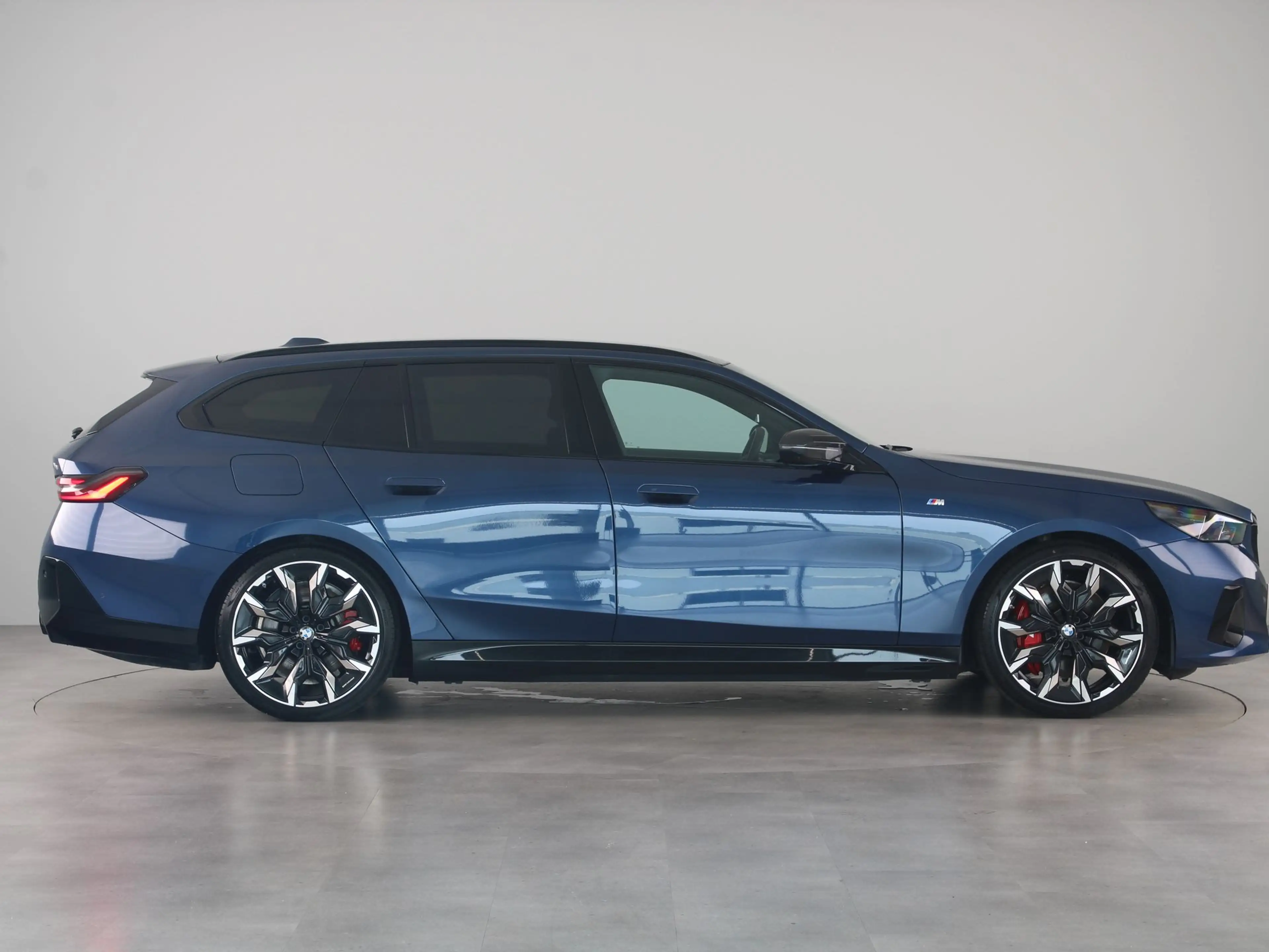BMW i5 Touring M60 xDrive 84 kWh — photo 9