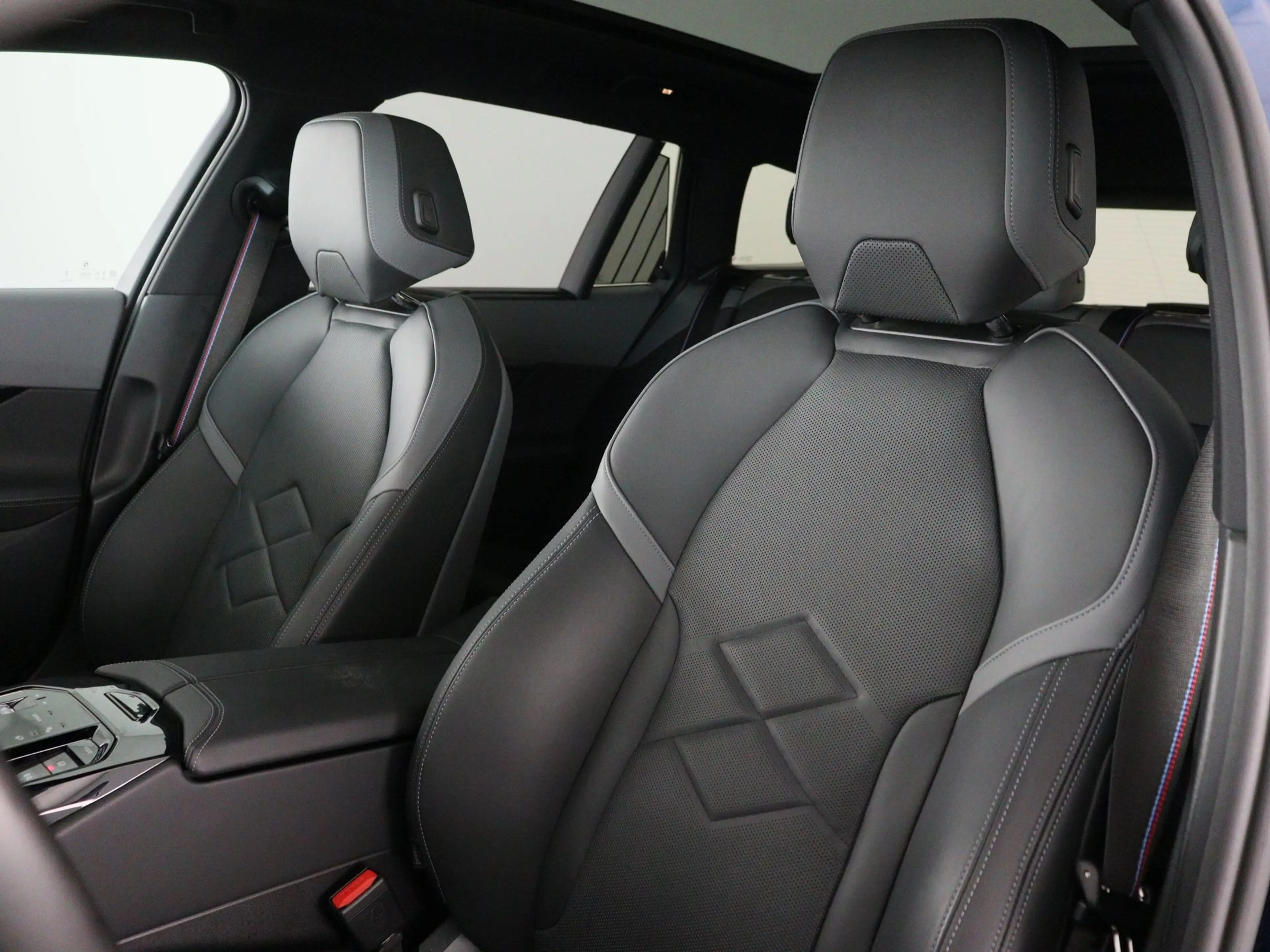 BMW i5 Touring M60 xDrive 84 kWh — photo 6