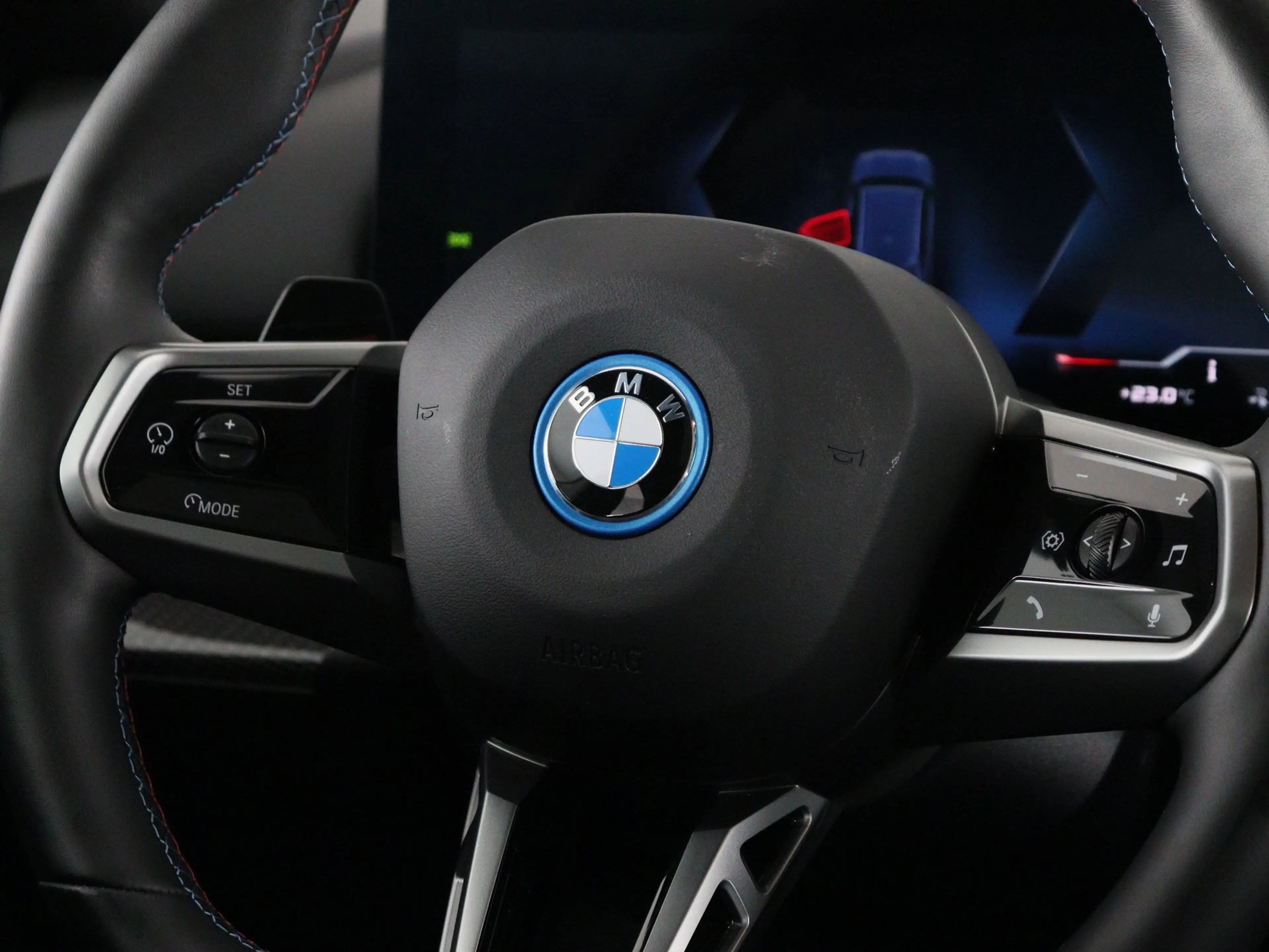 BMW i5 Touring M60 xDrive 84 kWh — photo 3