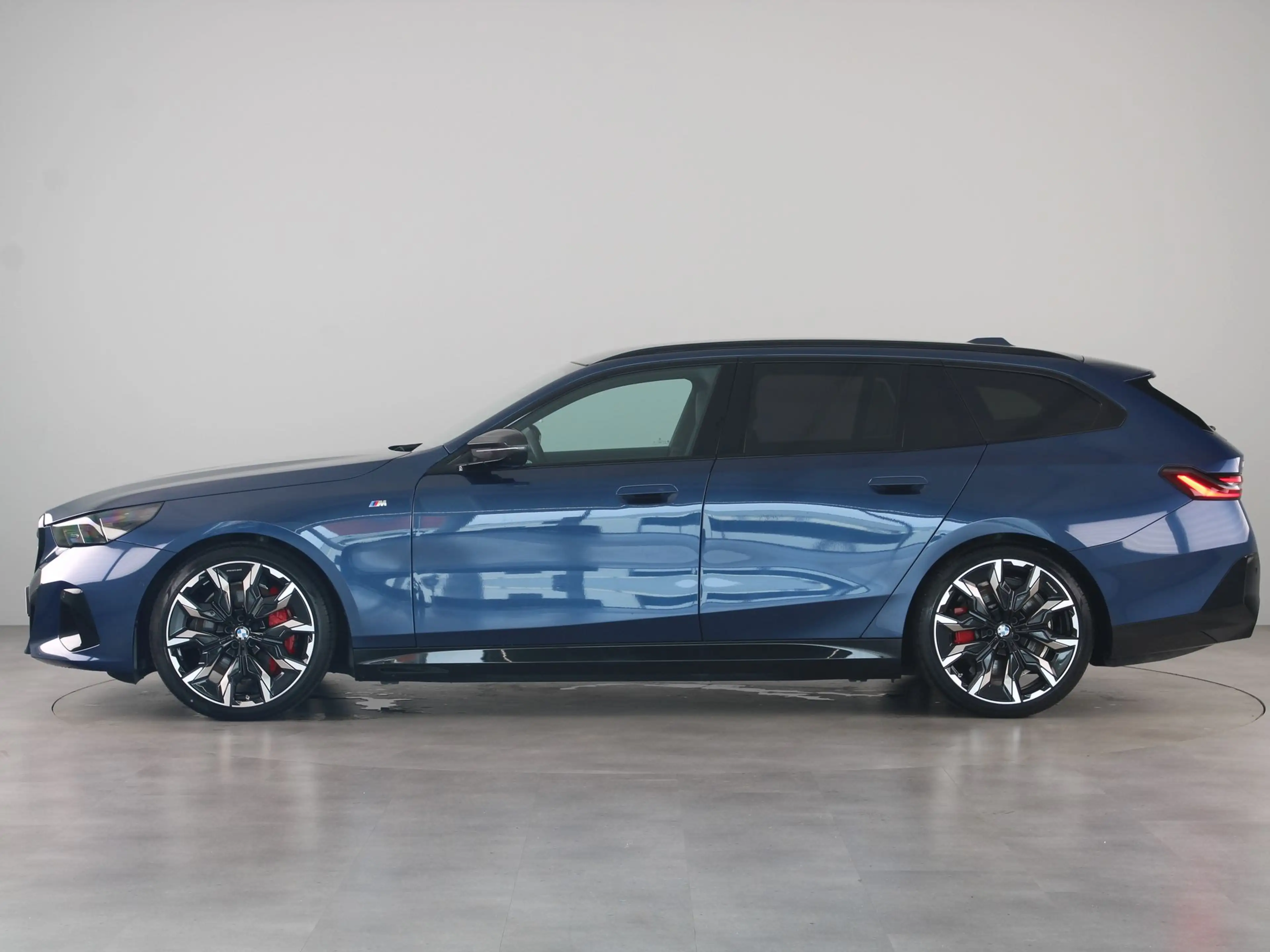 BMW i5 Touring M60 xDrive 84 kWh — photo 13