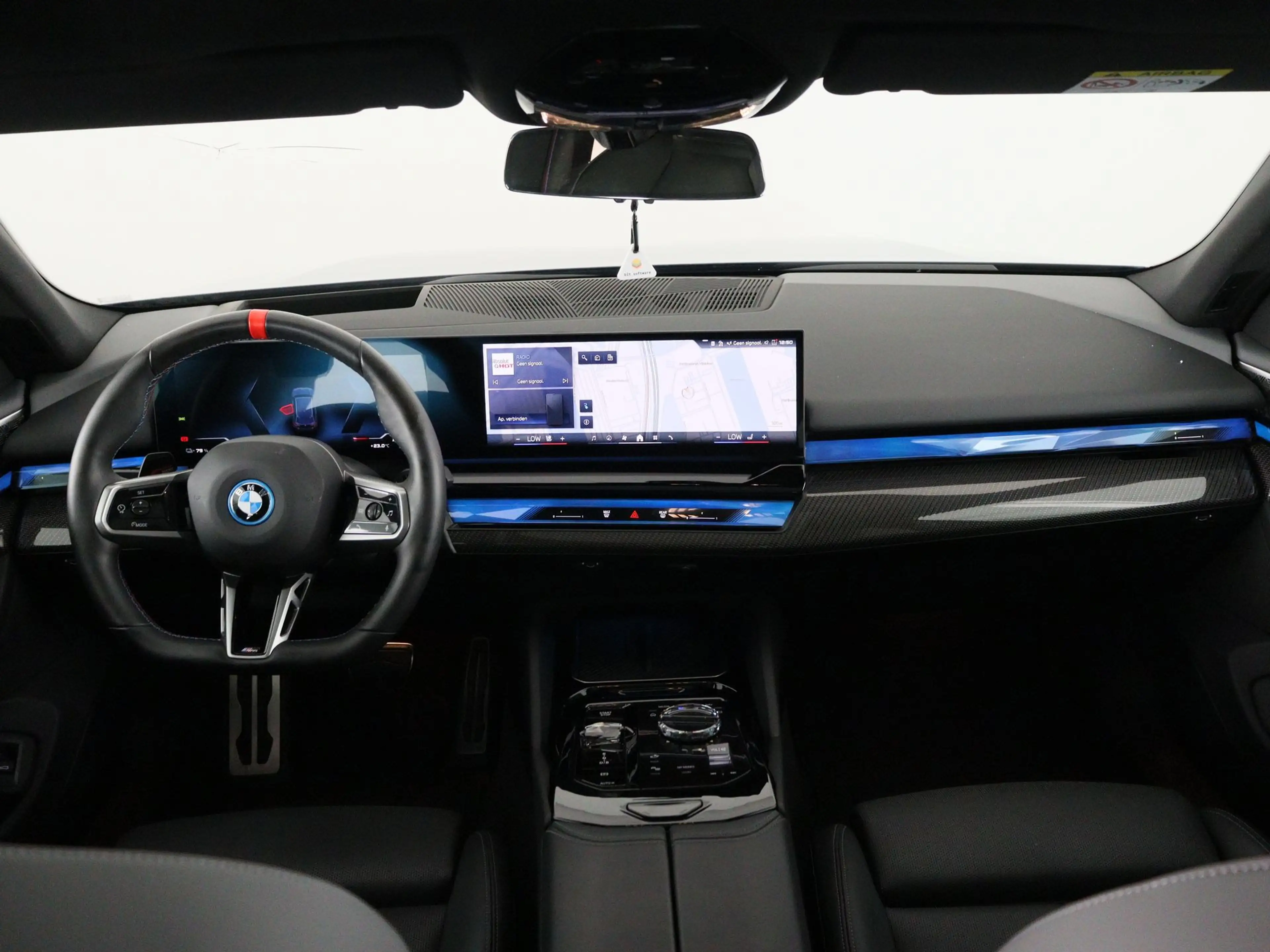 BMW i5 Touring M60 xDrive 84 kWh — photo 14