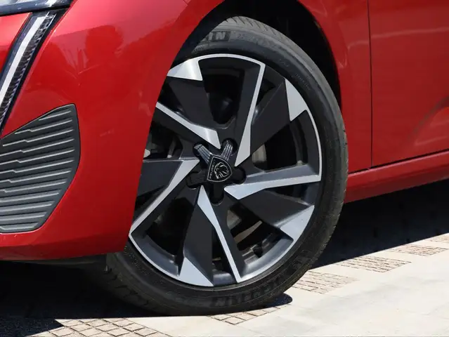 Peugeot 308 view 5