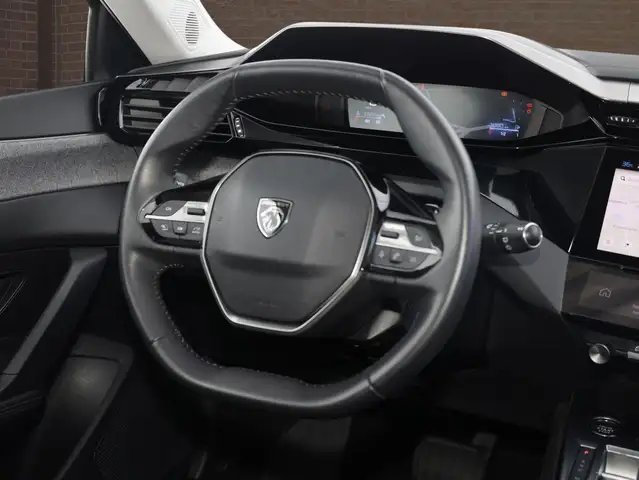 Peugeot 308 view 11