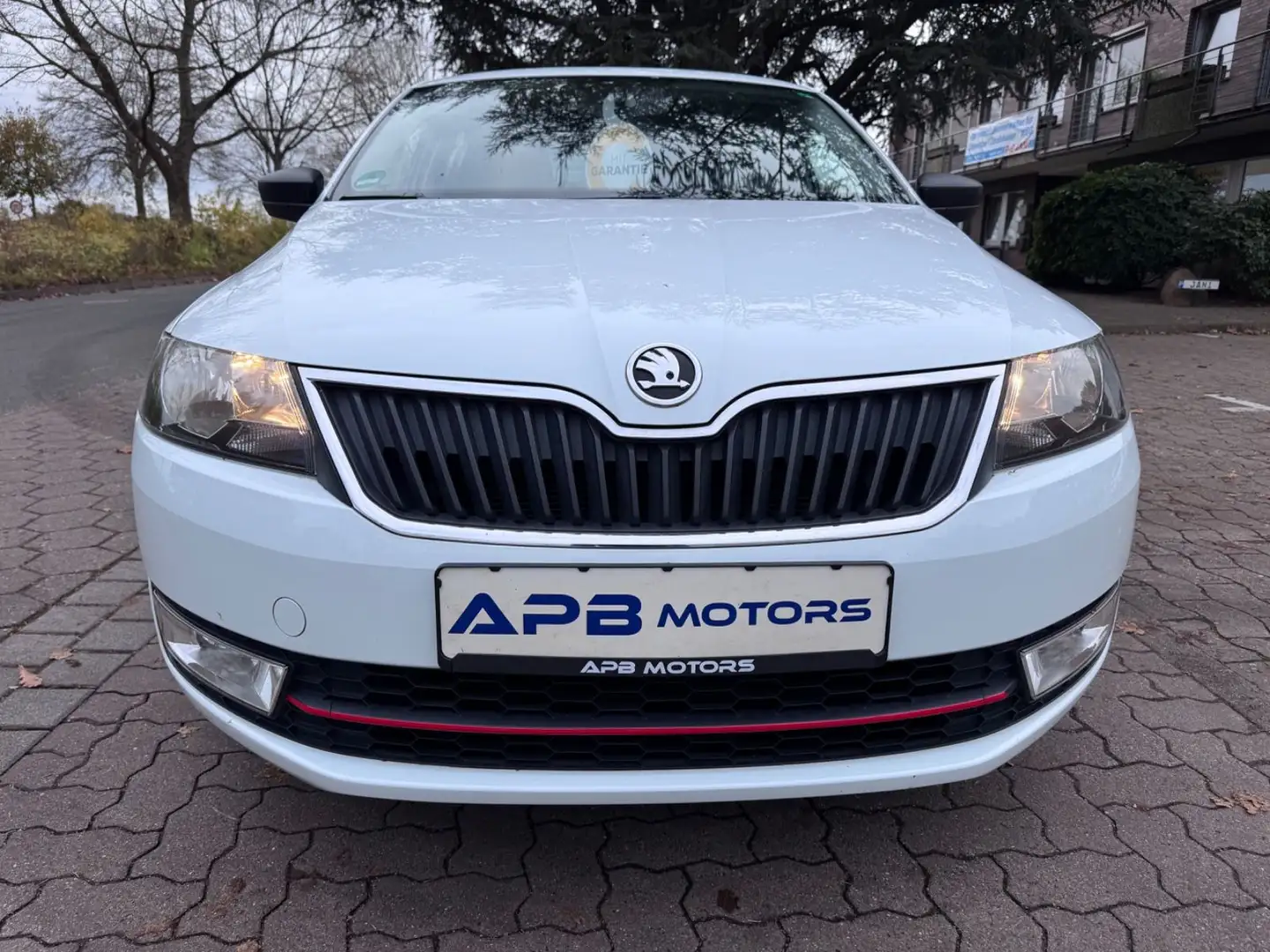 Skoda Rapid/Spaceback RAPID SPACEBACK DRIVE SITZHZG. ALU PDC 1.BESITZ Blanc - 2