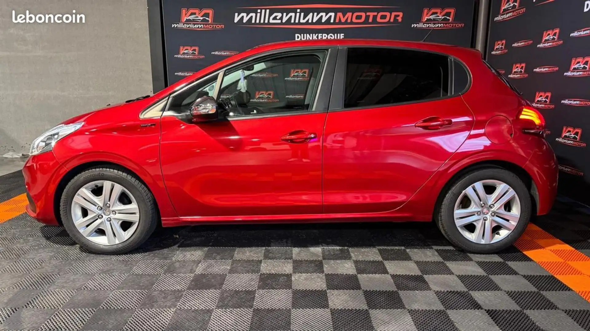 Peugeot 208 signature 1.2 vti 82 cv garantie 6 mois Rouge - 2