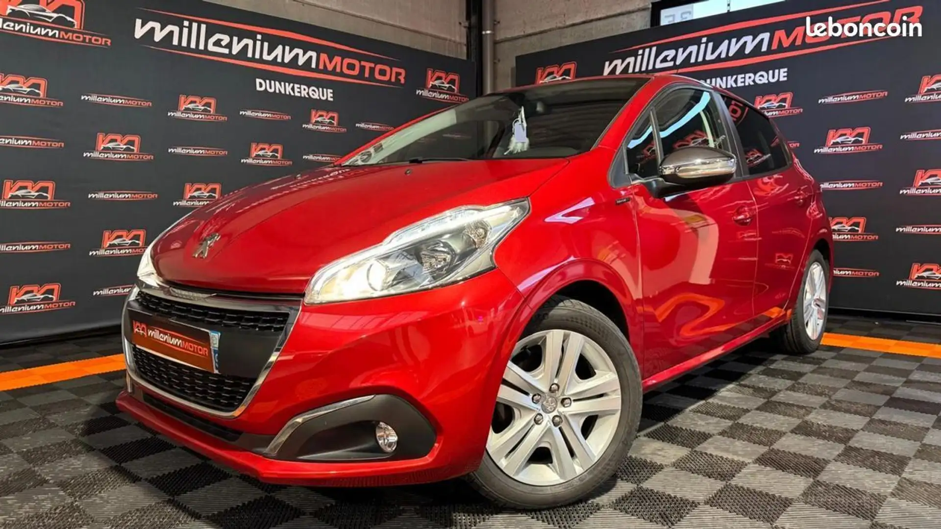 Peugeot 208 signature 1.2 vti 82 cv garantie 6 mois Rouge - 1