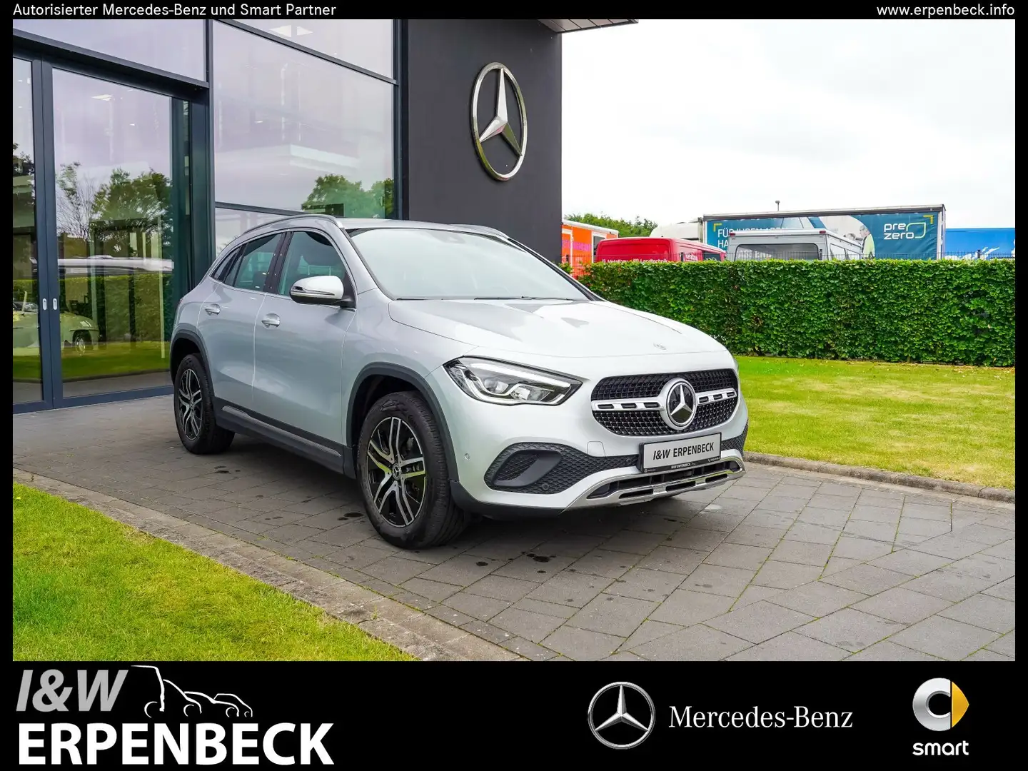 Mercedes-Benz GLA 200 GLA 200 7G Progressive Kamera AHK LED MBUX SHZ Silber - 1