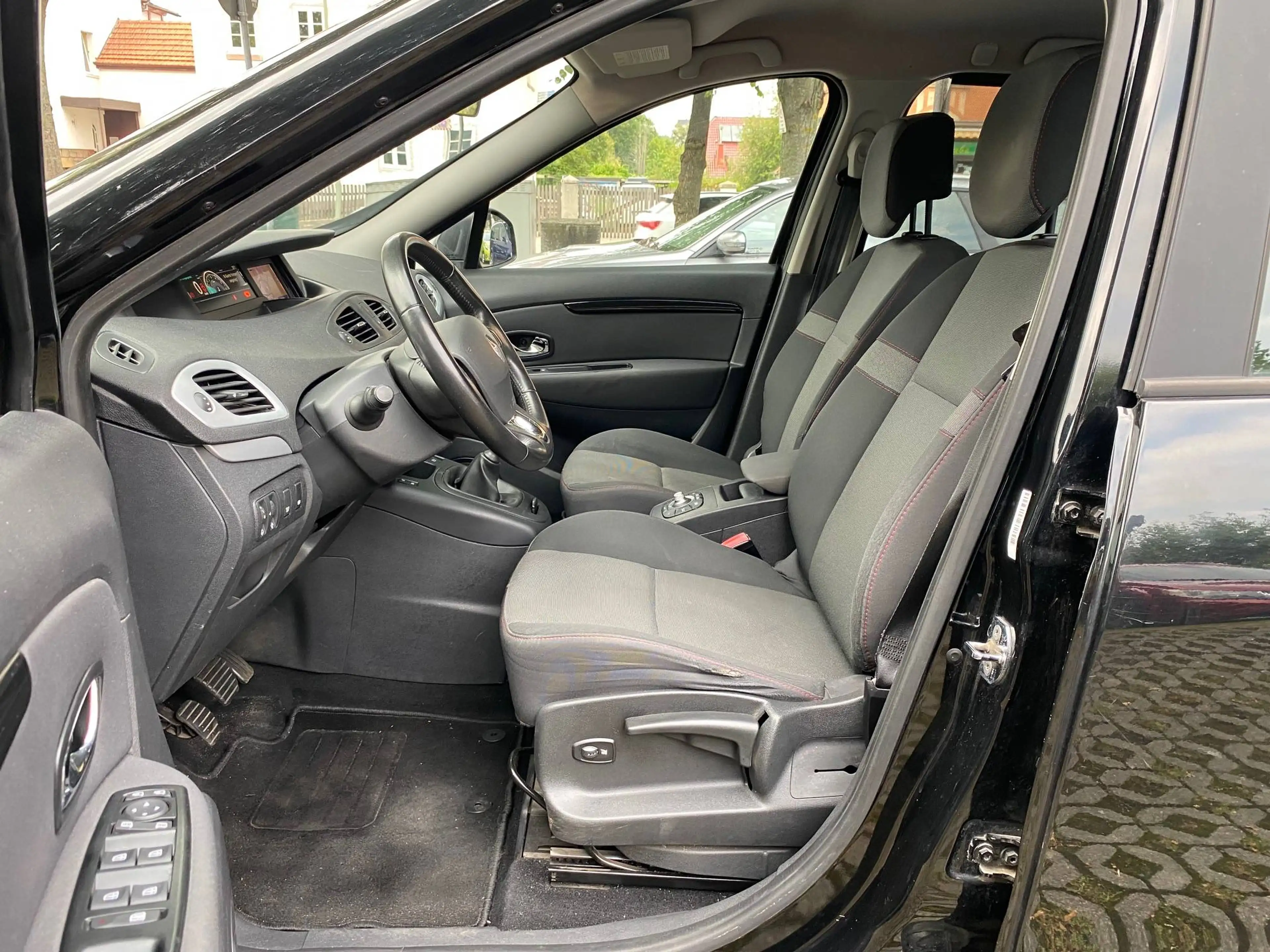 Renault Grand Scenic Renault Grand Scenic dCi 110 S&S Xmod Paris 7-Sitzer — photo 9