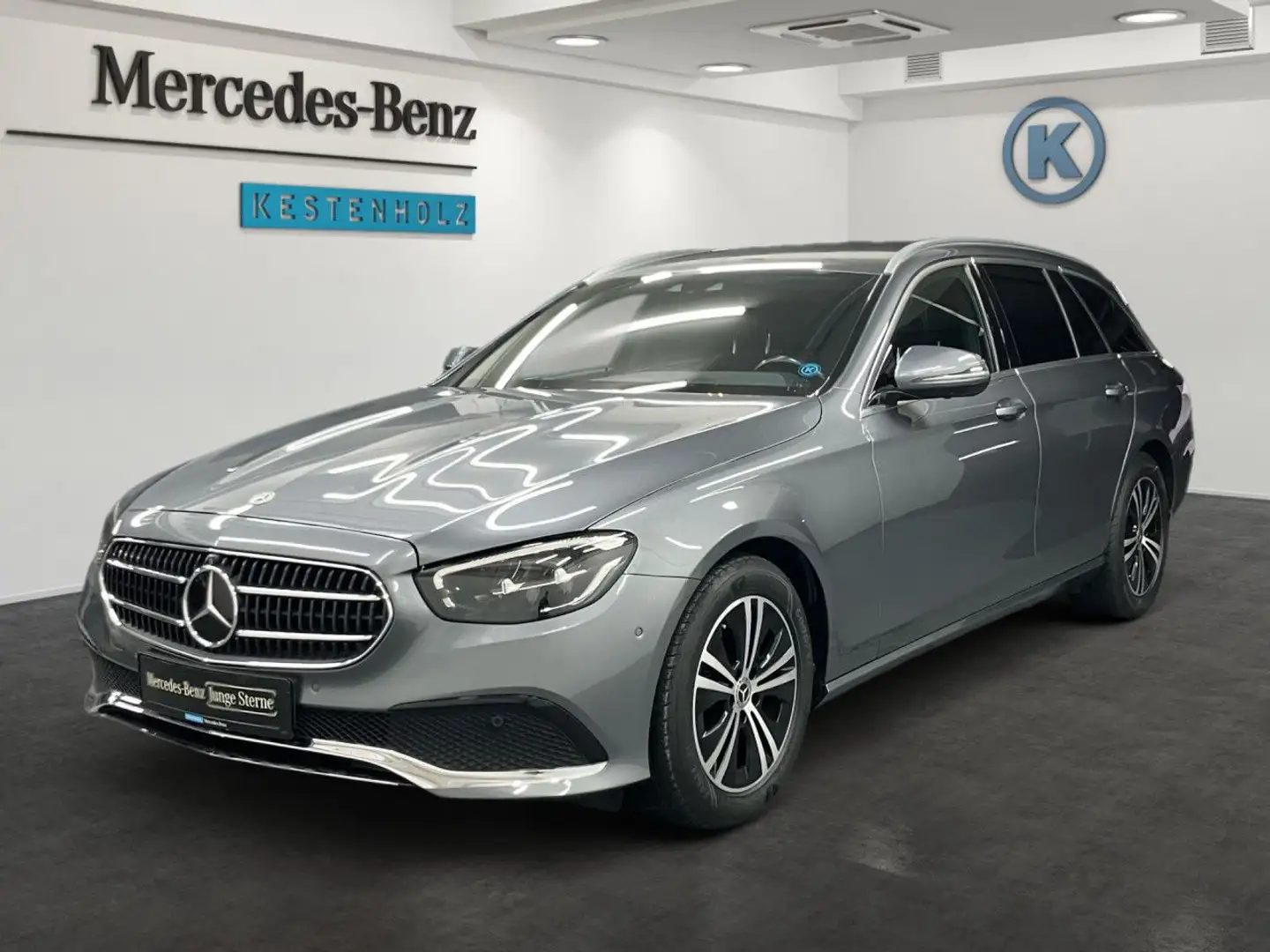 Mercedes-Benz E 220 d T-Modell AVANTGARDE+AHK+PTS+DISTRO+360° Grau - 2