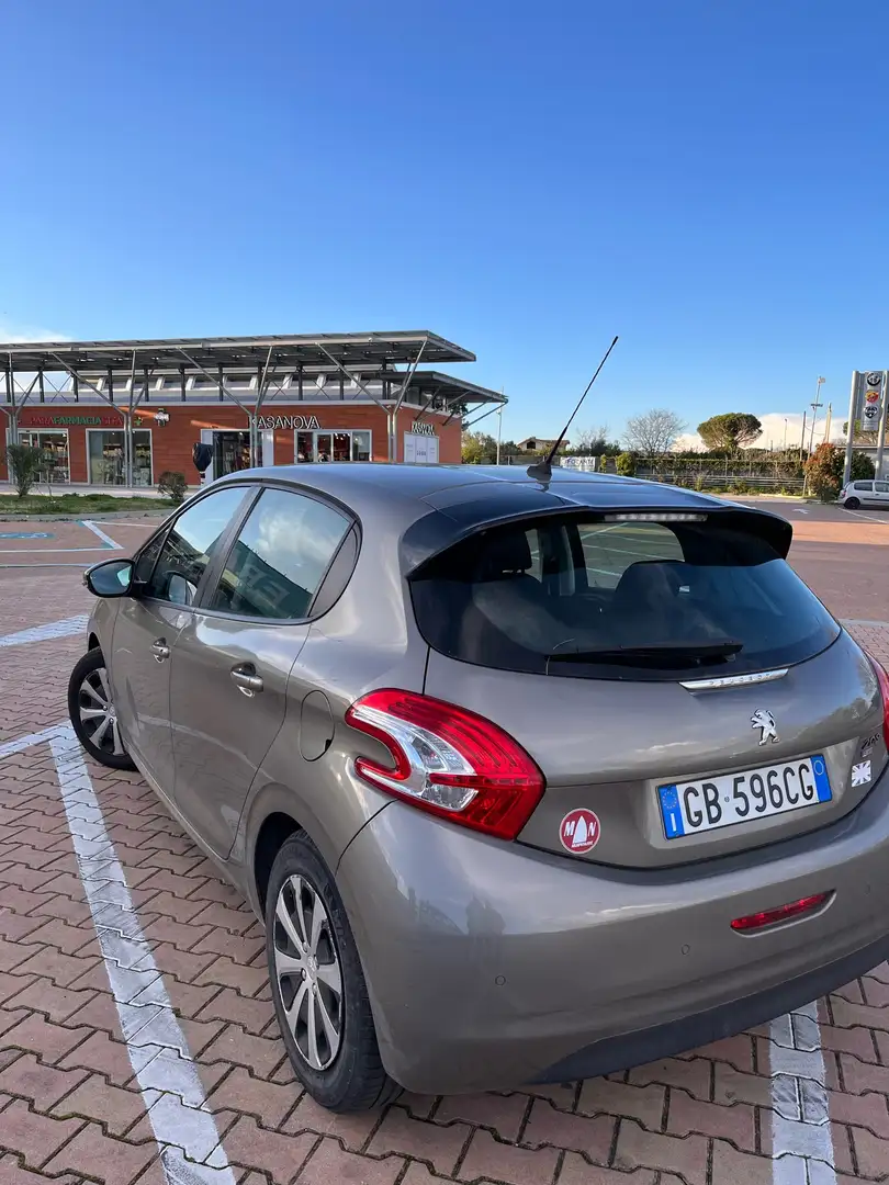 Peugeot 208 5p 1.4 e-hdi 8v Active s&s robot Or - 2