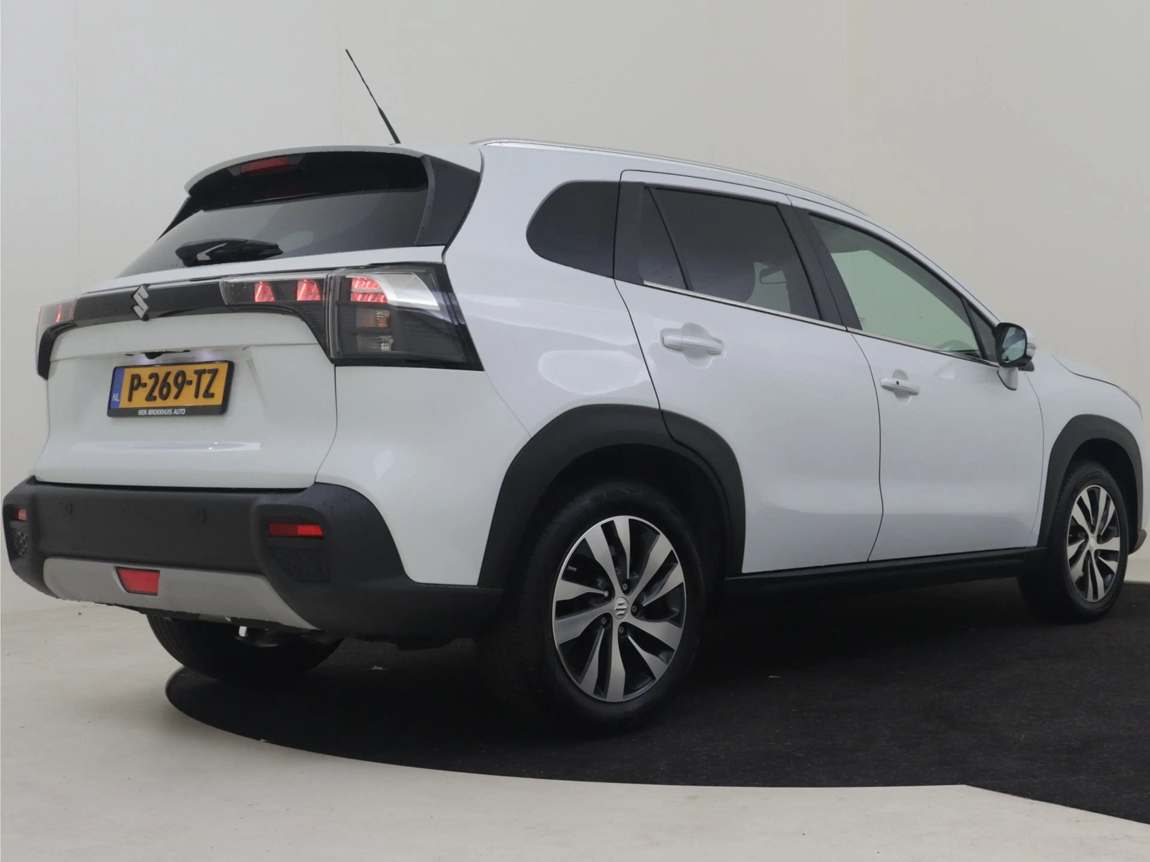 Suzuki S-Cross 1.4 Boosterjet Style Smart Hybrid 130PK AUTO | 360 — photo 2