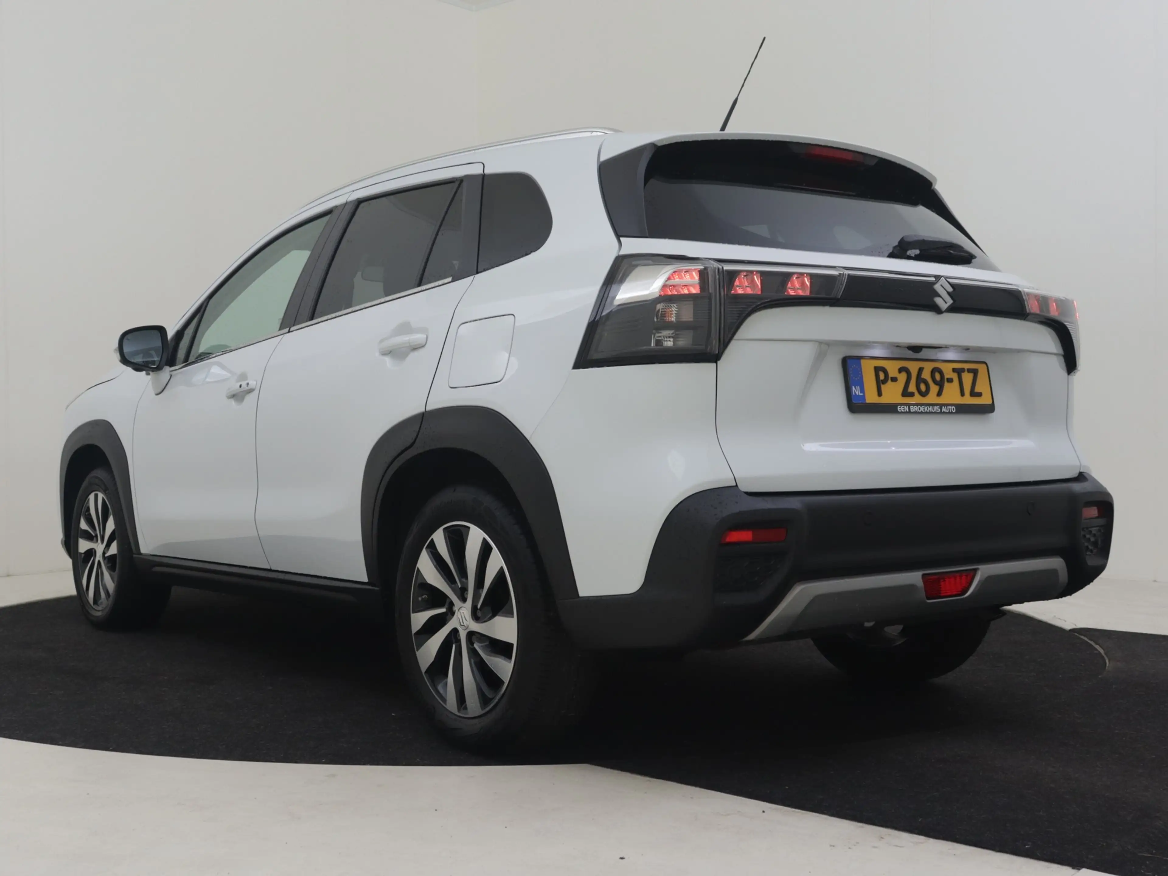 Suzuki S-Cross 1.4 Boosterjet Style Smart Hybrid 130PK AUTO | 360 — photo 10