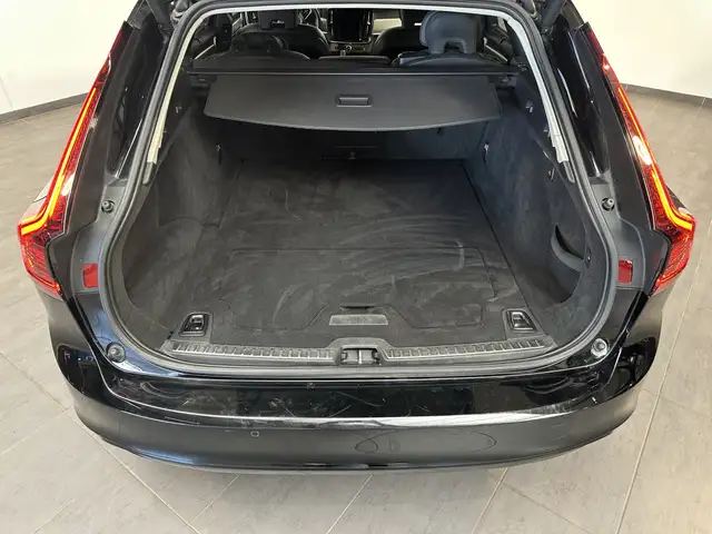 Volvo V90 view 6