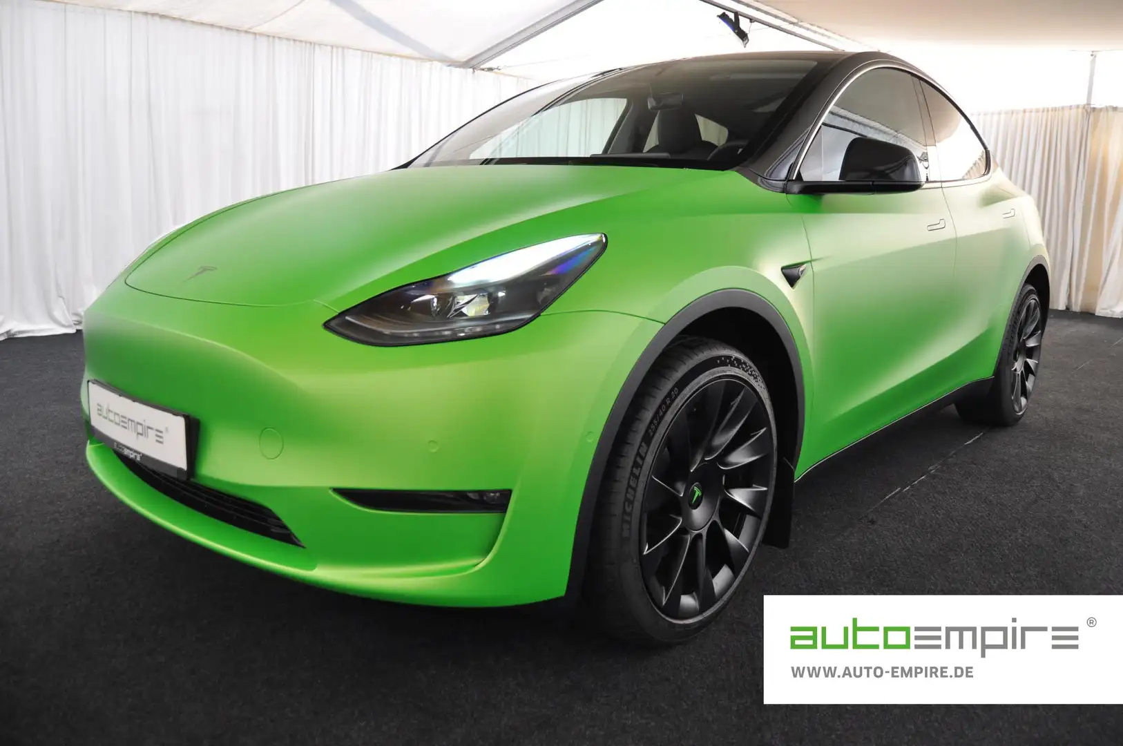 Tesla Model Y Long Range AWD 20-Zoll W-Reifen PDC VAT Grün - 1