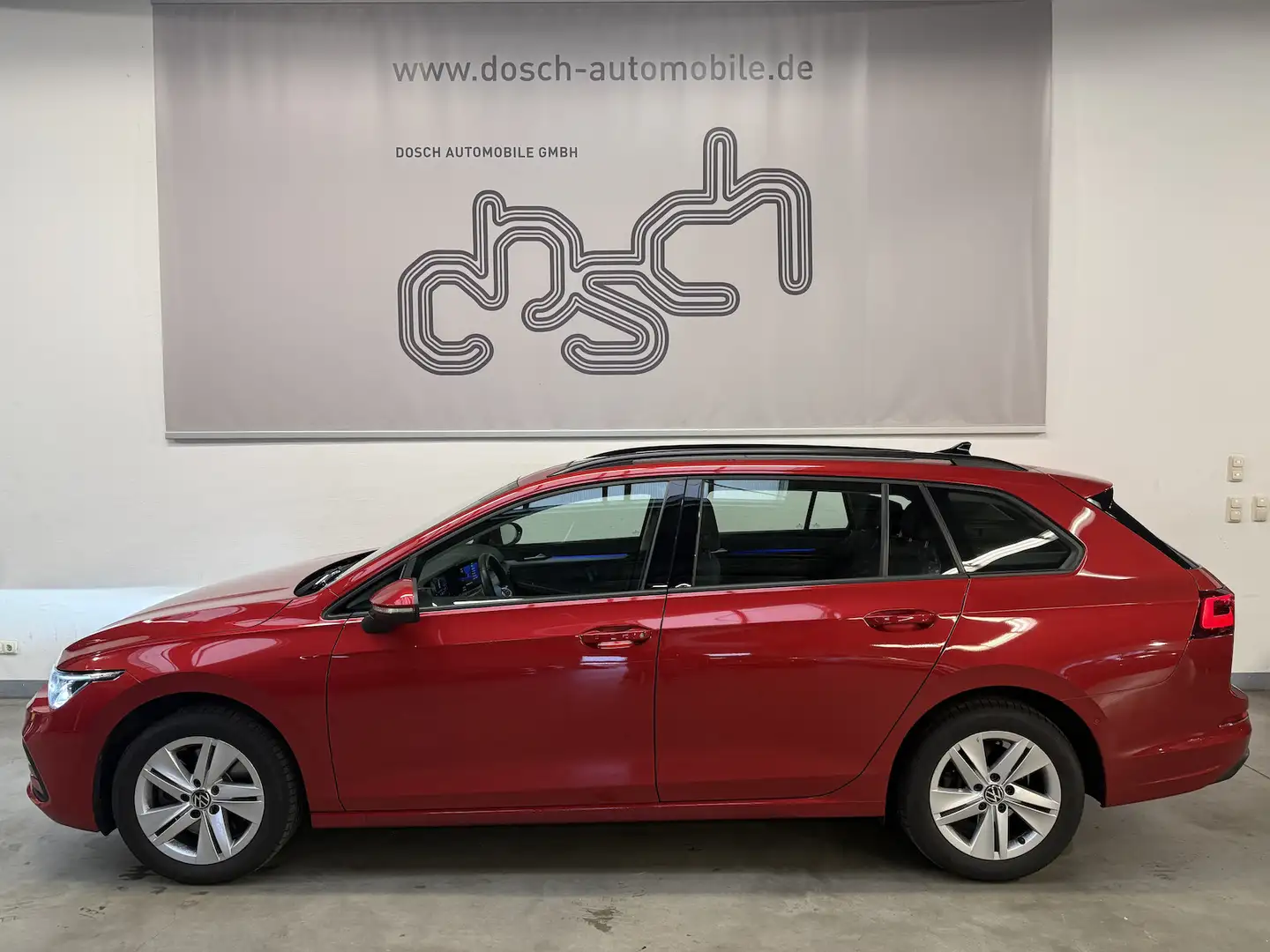 Volkswagen Golf Variant Life DSG/IQ Drive/HUD/AHK/KAMERA/PANO Červená - 2