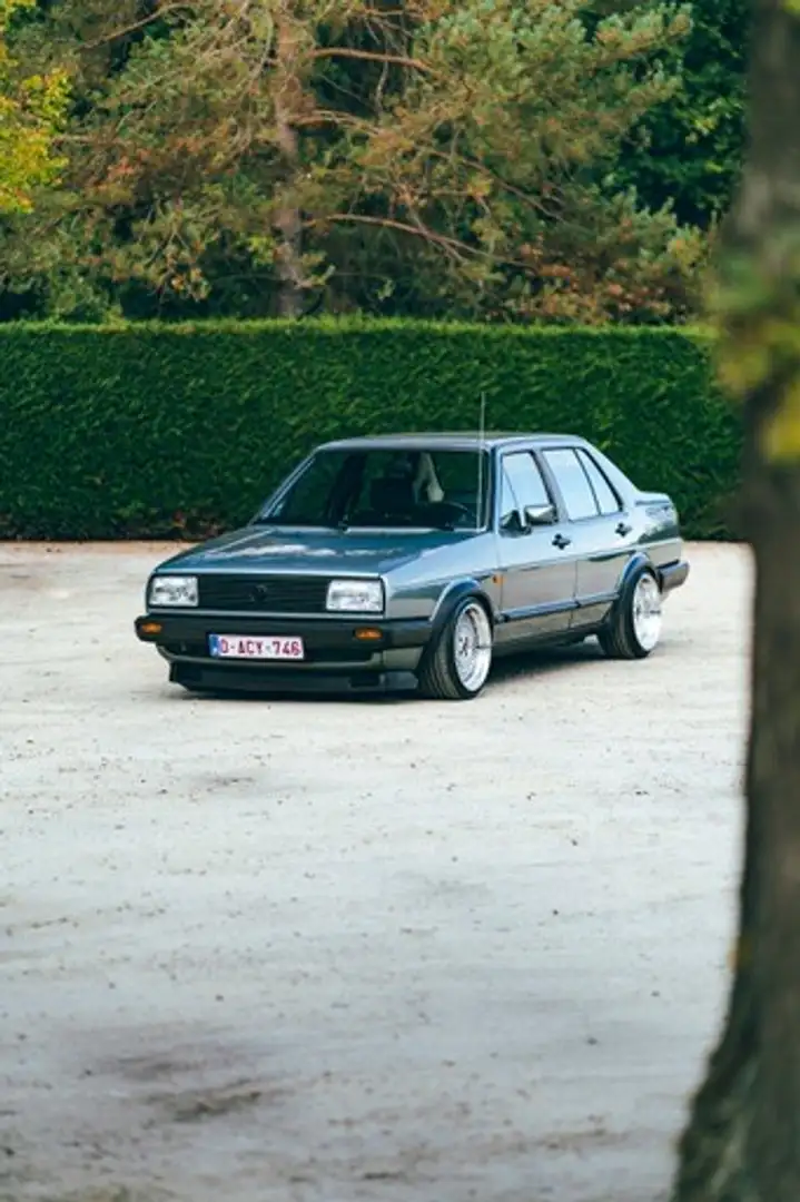 Volkswagen Jetta - 1