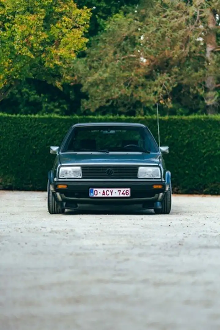 Volkswagen Jetta - 2