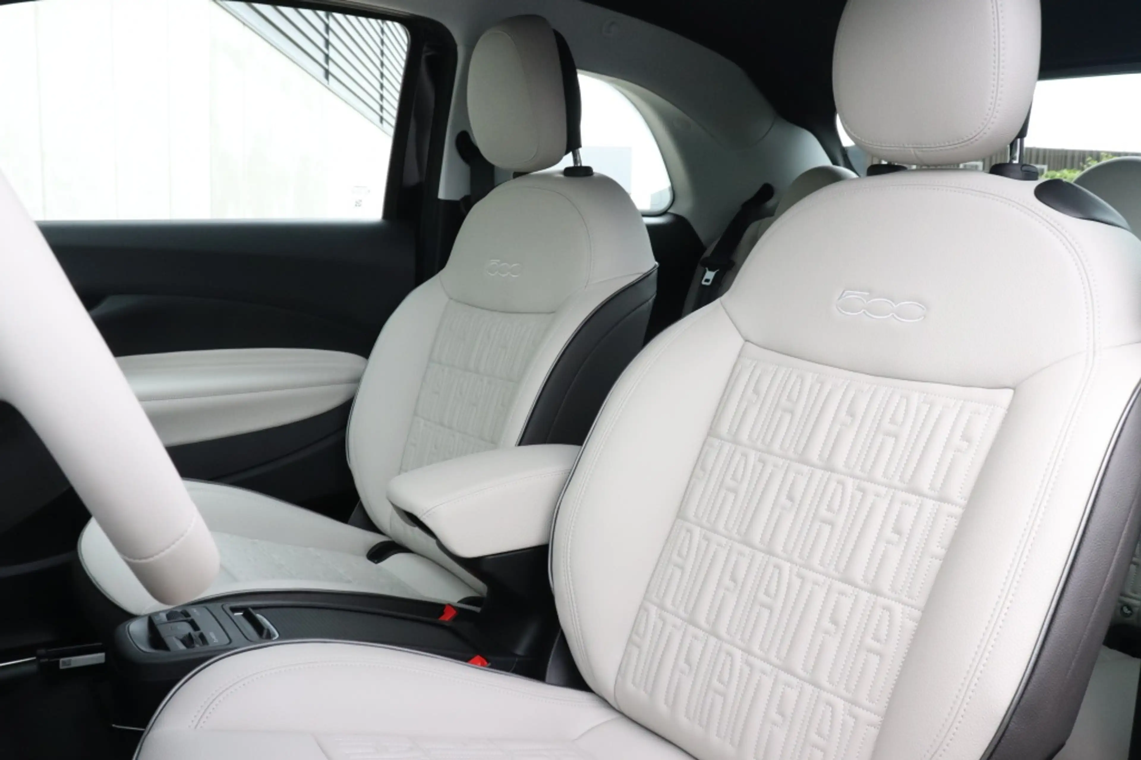 Fiat 500C La Prima by Bocelli 42 kWh | JBL | Winter | Camera — photo 10