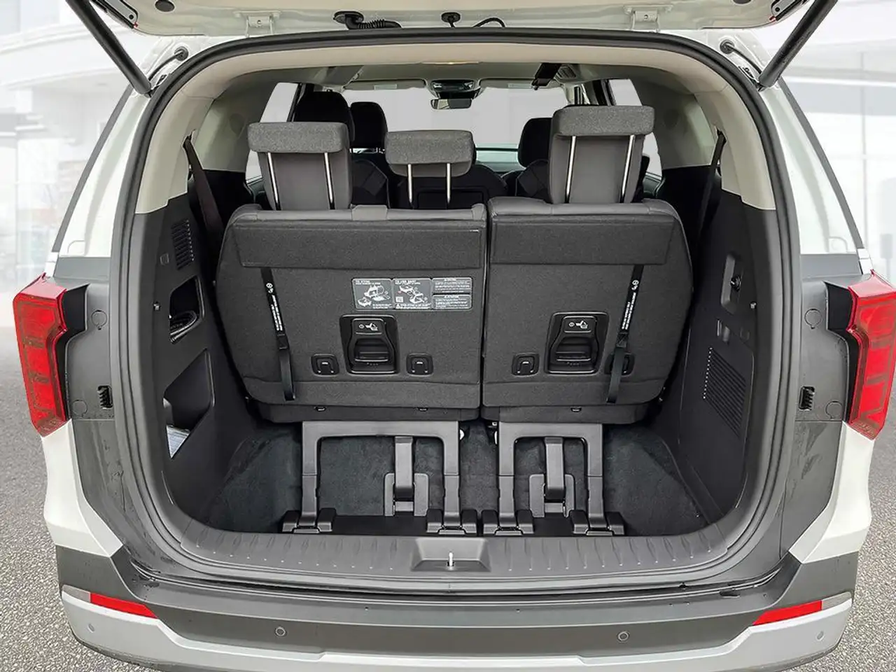 Kia Carnival снимка Kia Carnival