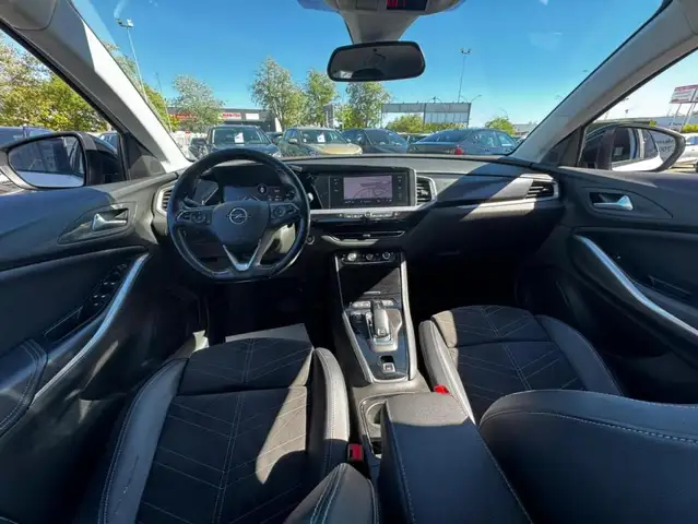 Opel Grandland view 9