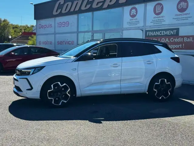 Opel Grandland view 2