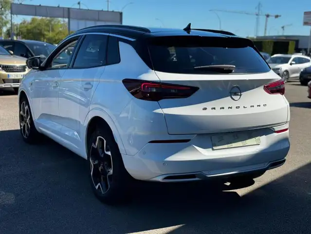 Opel Grandland view 3
