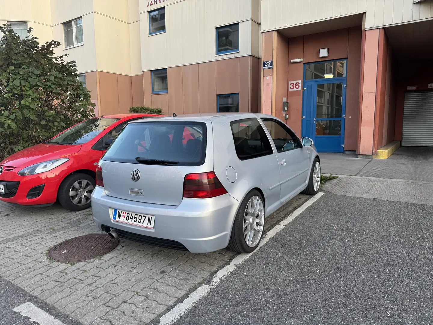 Volkswagen Golf 1.8T GTI R32 Ausstattung Gümüş rengi - 1