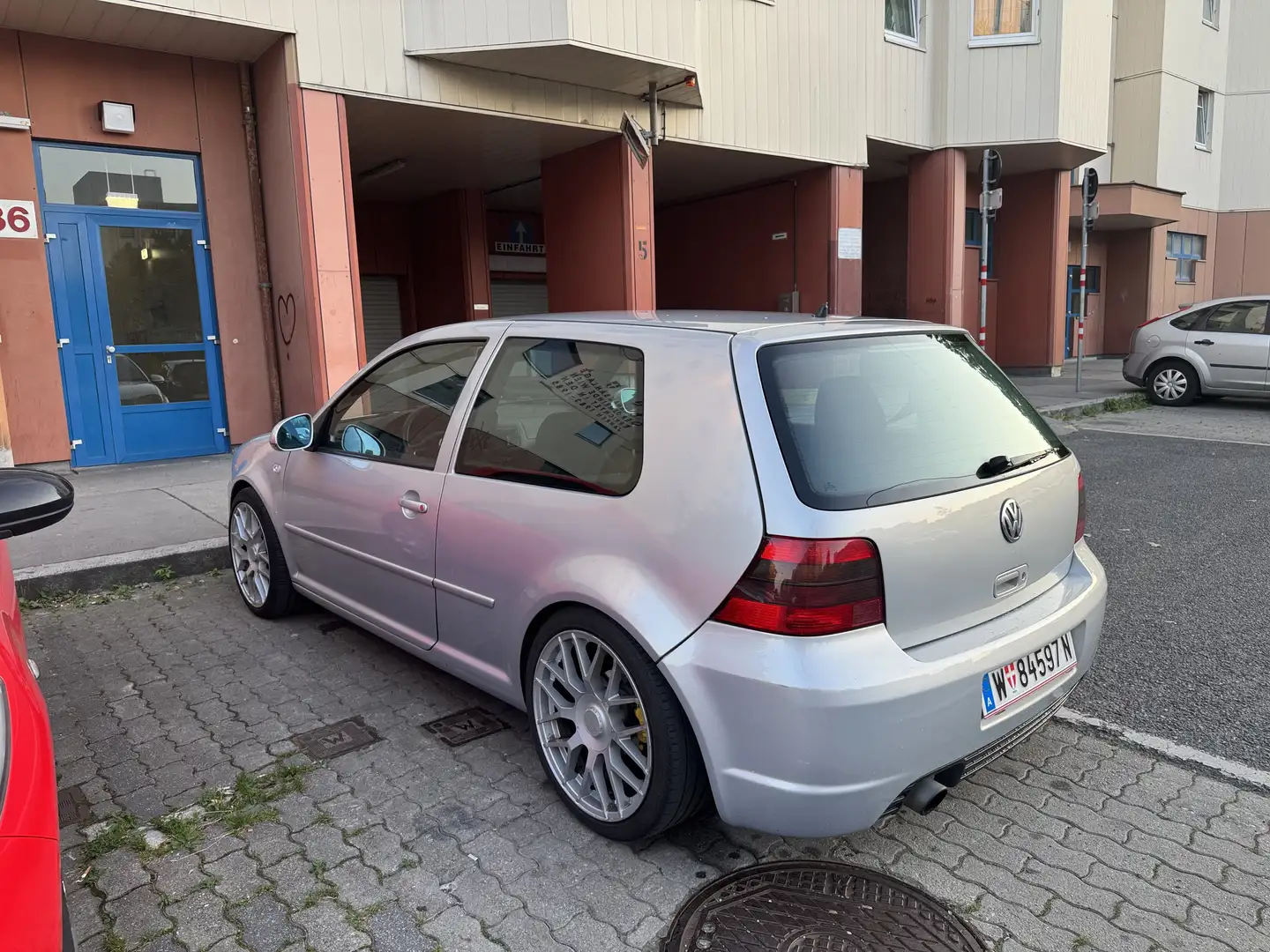 Volkswagen Golf 1.8T GTI R32 Ausstattung Gümüş rengi - 2