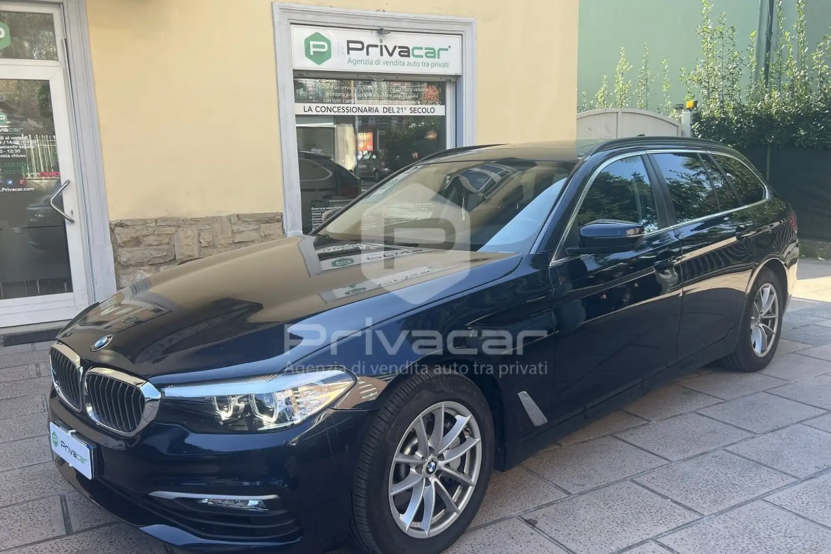BMW 530 530d 249CV Touring Business Чорний - 1
