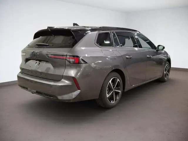 Opel Astra view 5