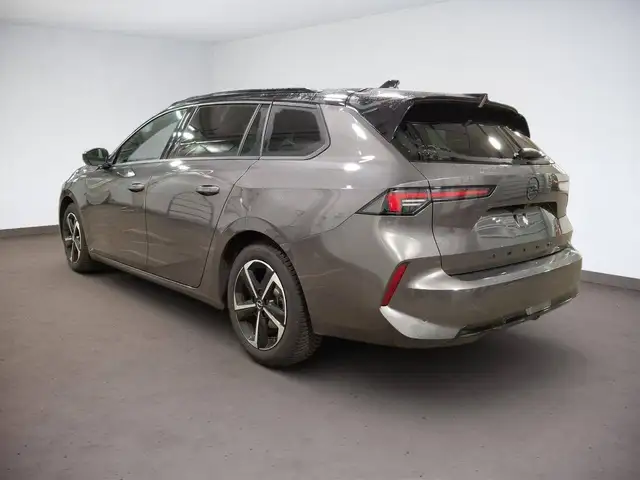 Opel Astra view 4